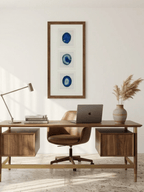 Dreiteiliger blauer Achat - Wanddeko mit braunem Rahmen - Jemento