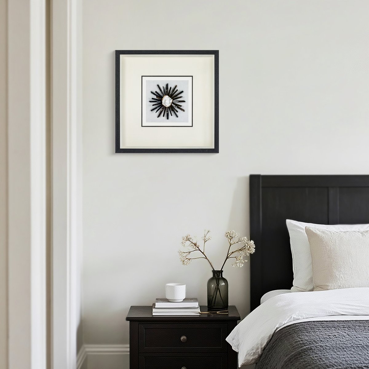 Mystischer Naturachat & Klarkristall auf Weißleinen in Holzkohlerahmen Wandbild - Jemento