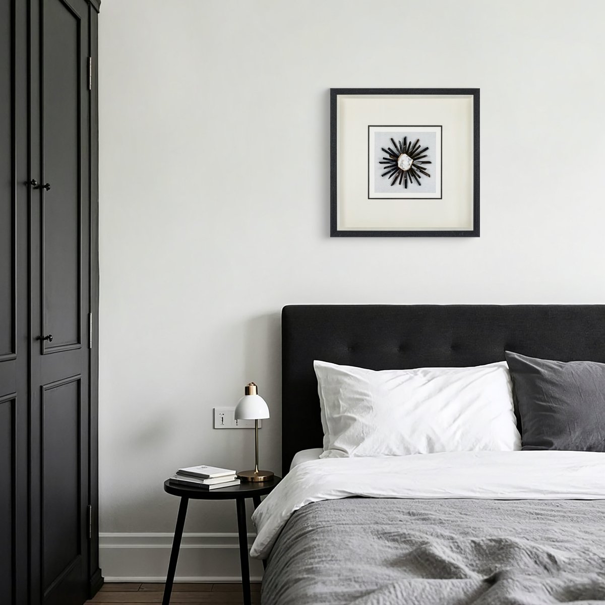 Mystischer Naturachat & Klarkristall auf Weißleinen in Holzkohlerahmen Wandbild - Jemento