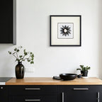 Mystischer Naturachat & Klarkristall auf Weißleinen in Holzkohlerahmen Wandbild - Jemento