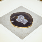 Natürlicher Achat mit Goldakzenten auf Leinen in Goldrahmen Wandbild - Jemento