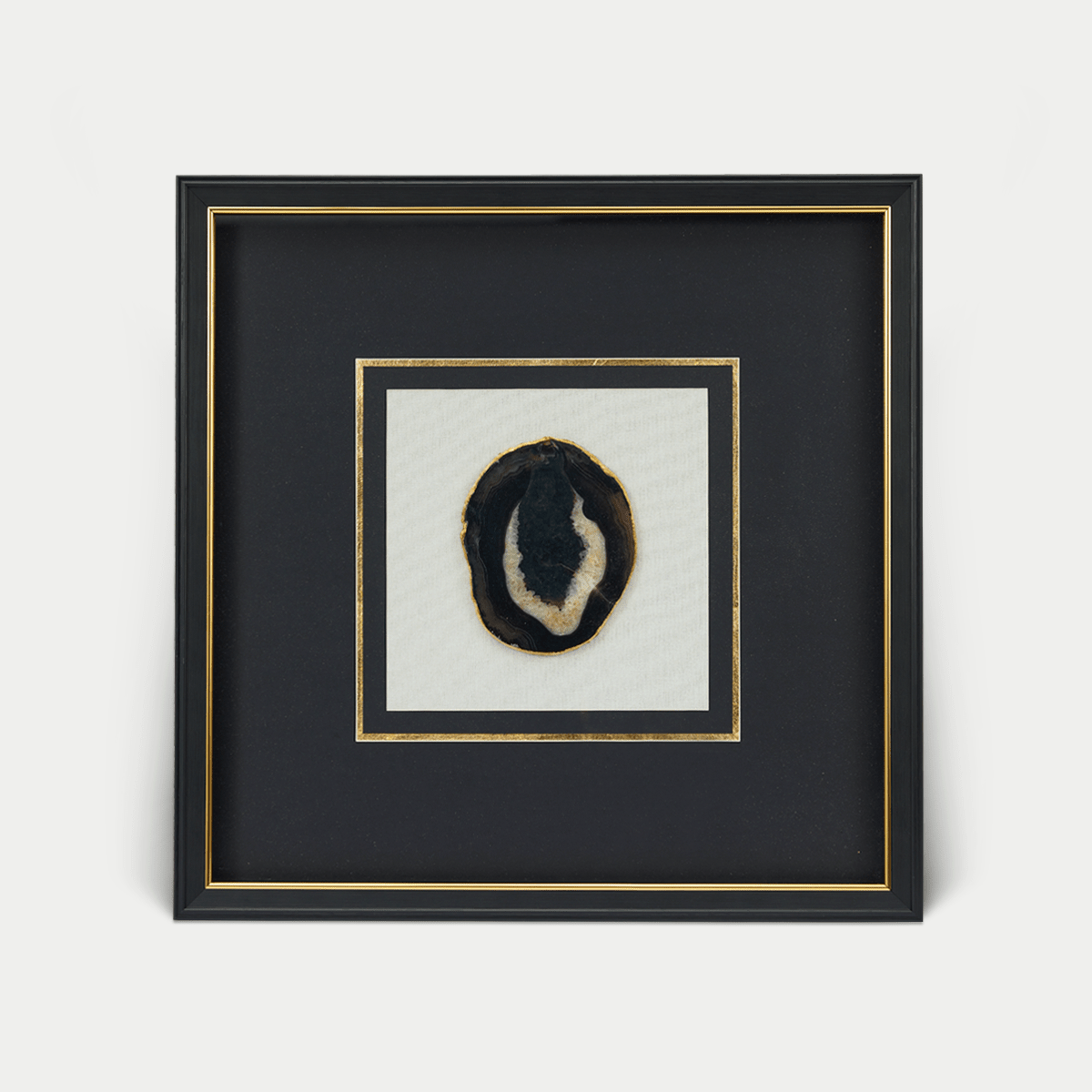 Schwarze Achatstücke - Wanddeko mit schwarz - goldenem Rahmen - Jemento