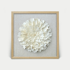 Sola - Blume - Wanddeko mit naturfarbenem Holzrahmen - Jemento