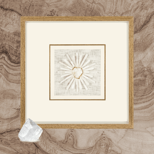 Weißer Selenitstab mit Kristallblüte und Goldakzenten - Jemento